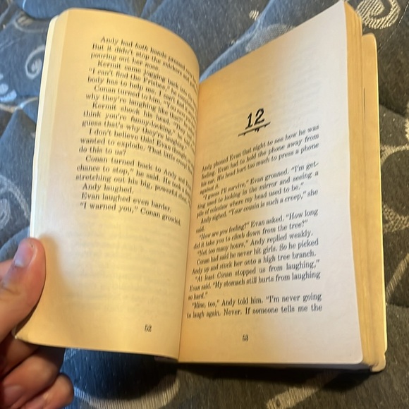 Scholastic Three Vintage R.L. Stine Goosebumps Books - Picture 8 of 10